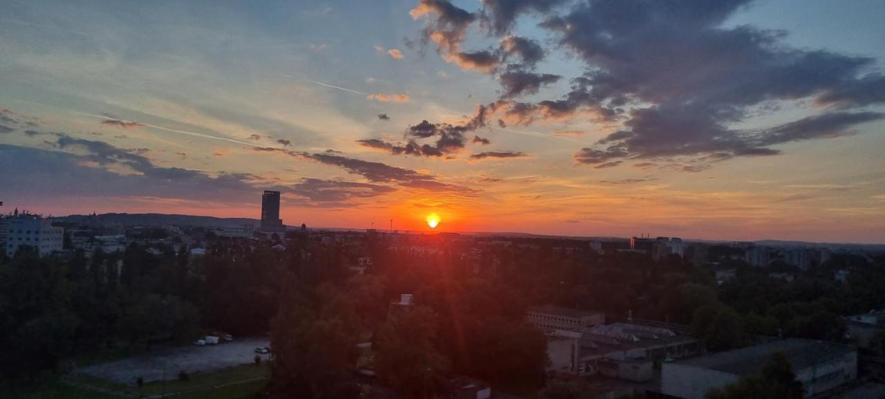 クラクフ12 Floor Mogilska Towerアパートメント エクステリア 写真