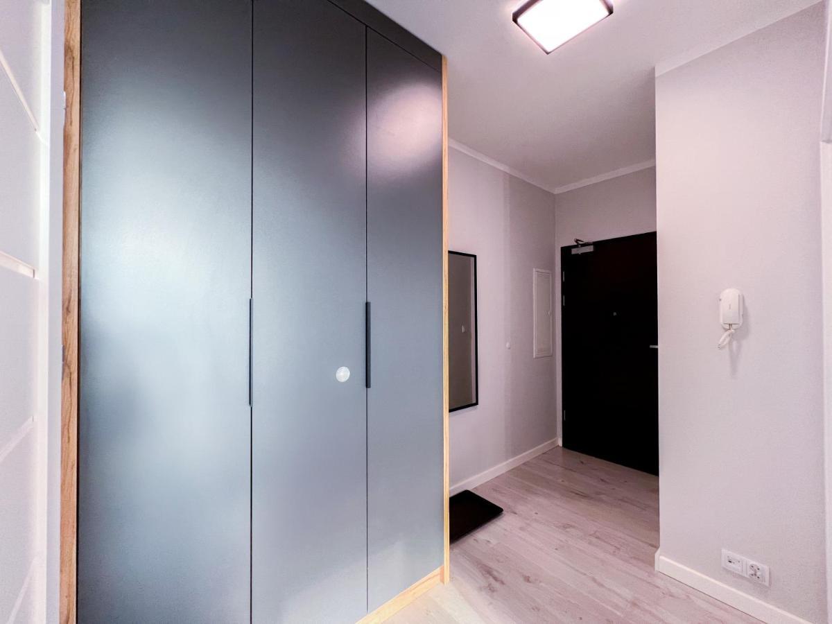 クラクフ12 Floor Mogilska Towerアパートメント エクステリア 写真