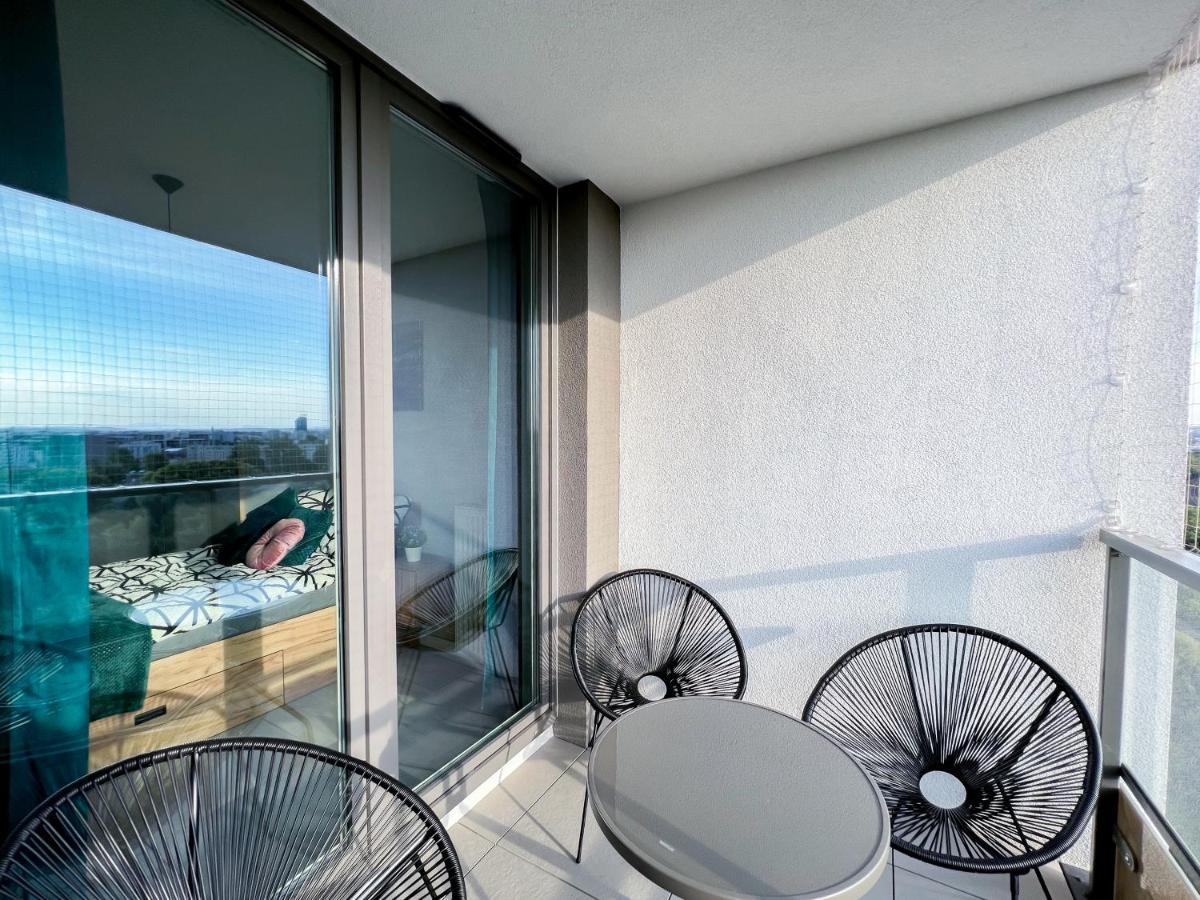 クラクフ12 Floor Mogilska Towerアパートメント エクステリア 写真